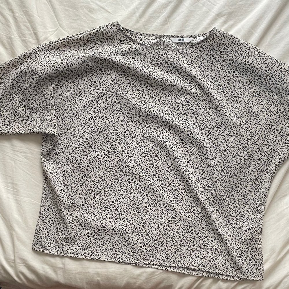 Uniqlo Long Sleeved Blouse (Size M)